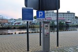 Problem z parkomatami na Bulwarze Portowym w Ustce. Turysta kartą nie zapłaci