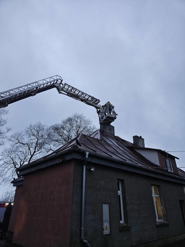 Do dwóch poważnych pożarów doszło w powiecie bytowskim. Strażacy apelują o ostrożność i czyszczenie kominów.