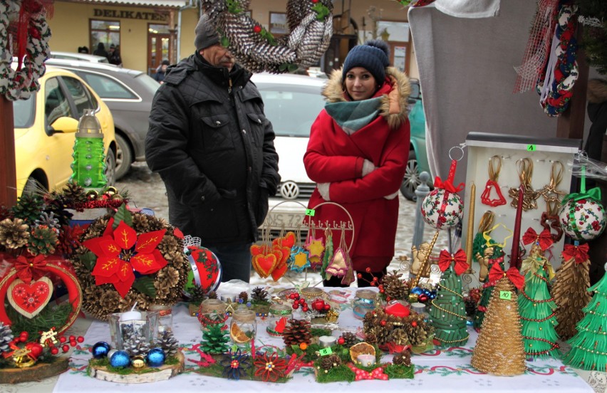 Stary Sącz. Jarmark Bożonarodzeniowy na starosądeckim rynku [ZDJĘCIA]