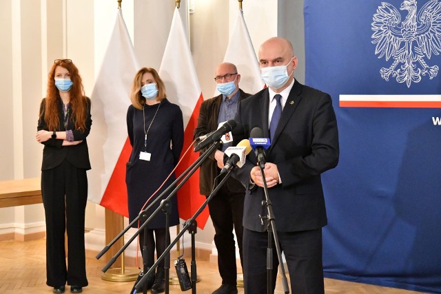 Jarosław Kresa, wicewojewoda dolnośląski poinformował o aktualnej sytuacji epidemicznej w regionie.