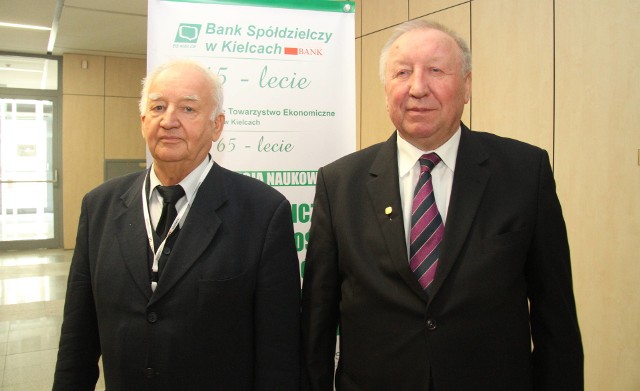 Profesor Andrzej Szplit, prezes zarządu Oddziału Polskiego Towarzystwa Ekonomicznego w Kielcach. i Stanisław Matejkiewicz, prezes zarządu Banku Spółdzielczego w Kielcach.