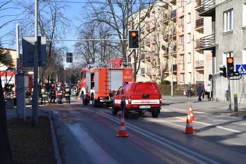 Tarnów. Wypadek na skrzyżowaniu, pięć aut uszkodzonych [ZDJĘCIA]