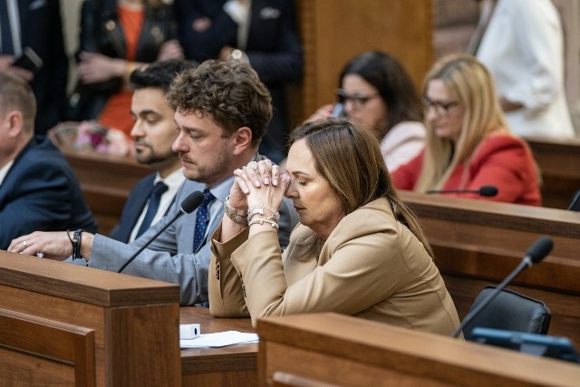 To nie Joanna Skrzydlewska (KO), a Grzegorz Schreiber (PiS) przez kolejne tygodnie będzie marszałkiem województwa łódzkiego.