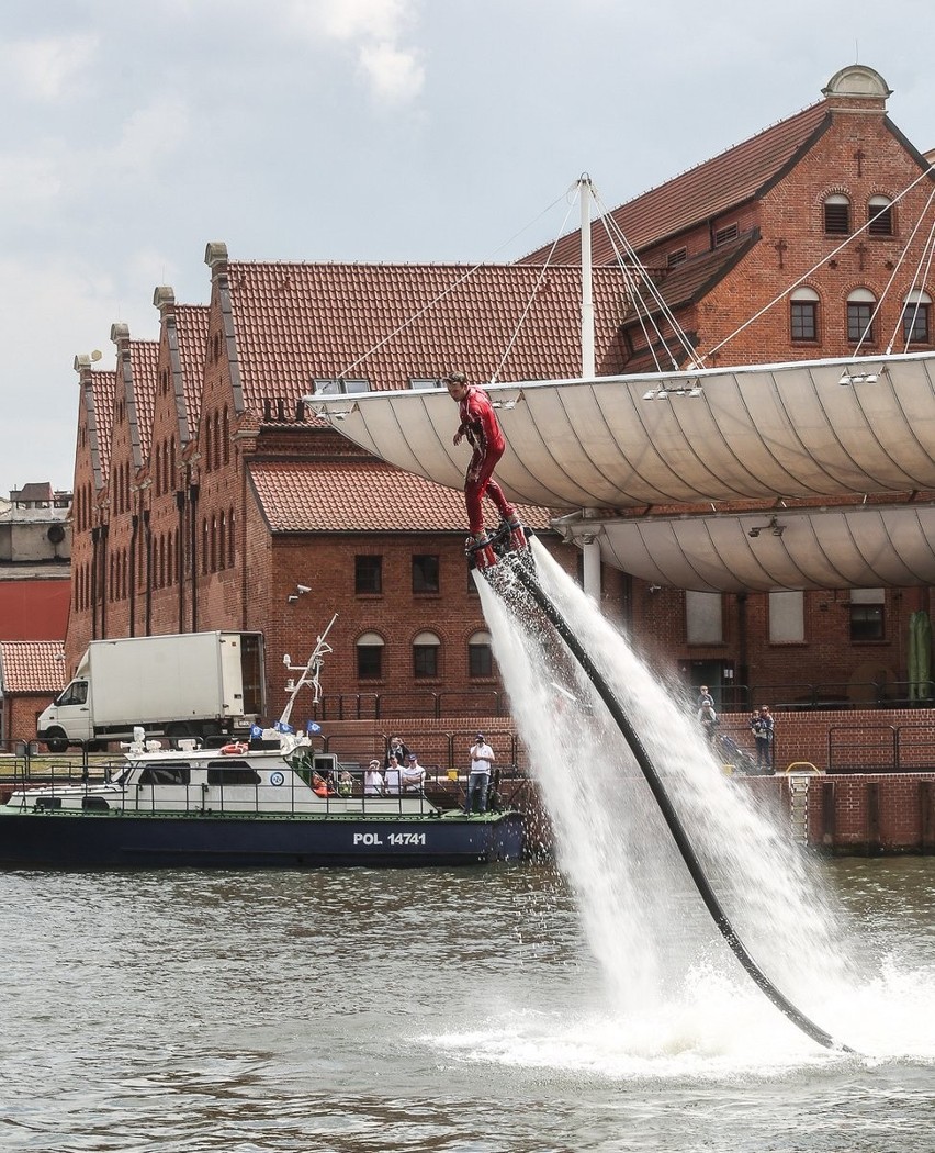 Flyboard w Gdańsku na Otwarciu Sezonu Żeglarskiego [ZDJĘCIA]