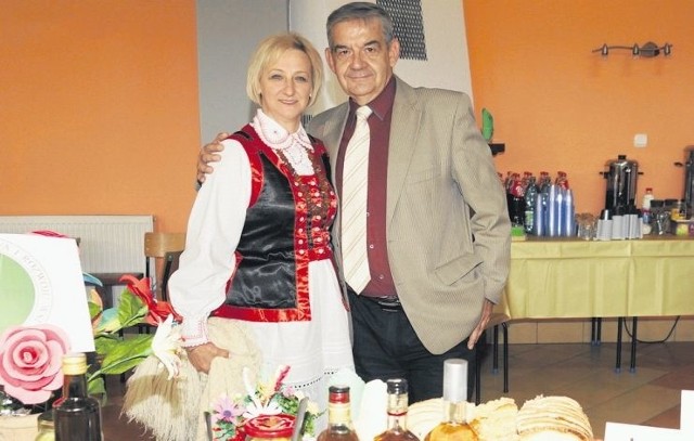 Zbigniew Kołakowski z Barbarą Mamajek z KGW z Golanki