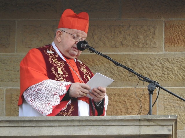 Kardynał Stanisław Dziwisz w mocnych słowach zaapelował do polityków o zaprzestanie waśni