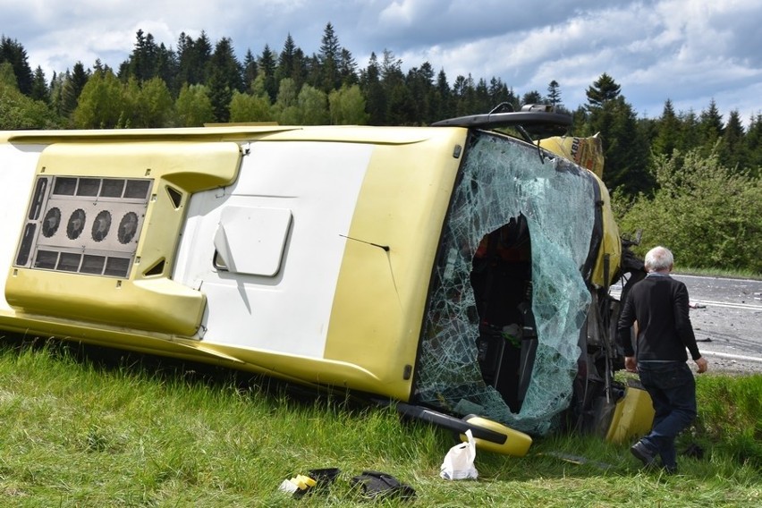 Wypadek na zakopiance. W rejonie Rdzawki autobus zderzył się z busem. Nie żyje jedna osoba 20 05