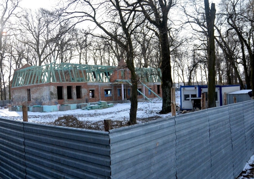 Dworek na Węglinie: Rozpoczęła się renowacja XIX-wiecznego budynku (ZDJĘCIA)
