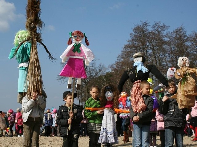 W Sławie wiosnę witało aż 300 dzieciaków.
