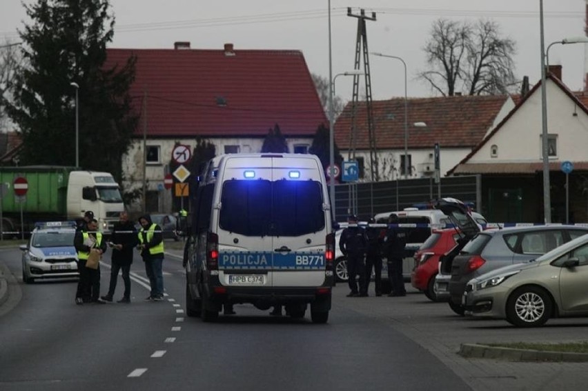 Strzelanina na Bydgoskiej w Legnicy. Ranny mężczyzna odwieziony do szpitala [ZDJĘCIA]