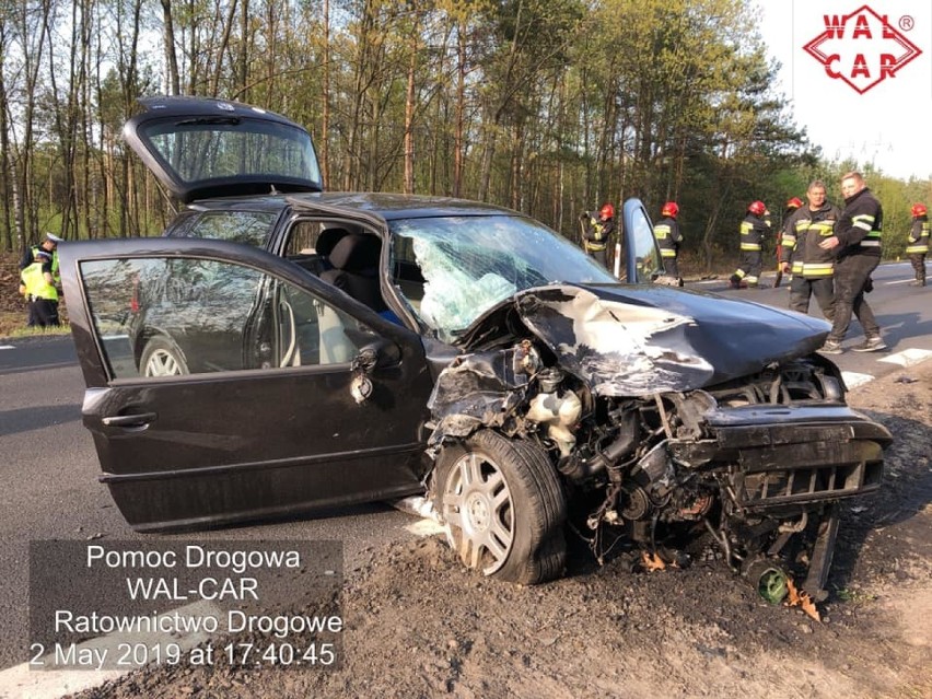 Tragiczny wypadek w Częstochowie. Zginął motocyklista, cztery osoby w szpitalu ZDJĘCIA