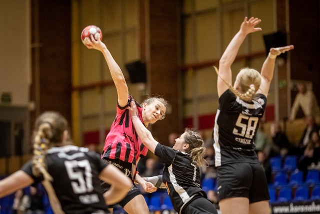 Suzuki Korona Handball Kielce wysoko przegrała z drużyną z Jarosławia.