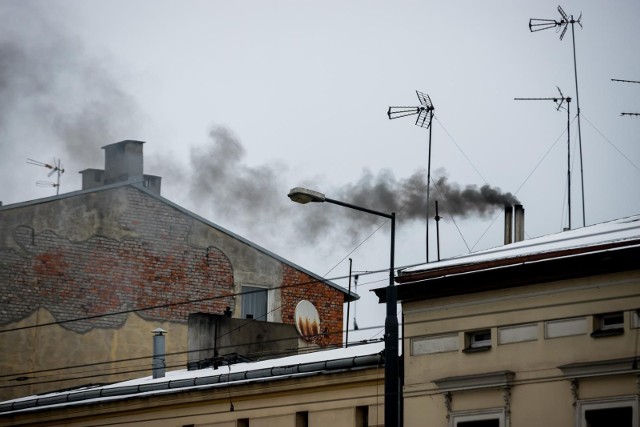 Smog nad Grudziądzem 11 listopada. Lepiej pozostać w domach - ostrzega Rządowe Centrum Bezpieczeństwa