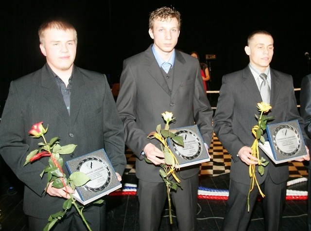 Marcin Grynkiewicz (w środku) został wybrany Sportowcem Stargardu 2009.