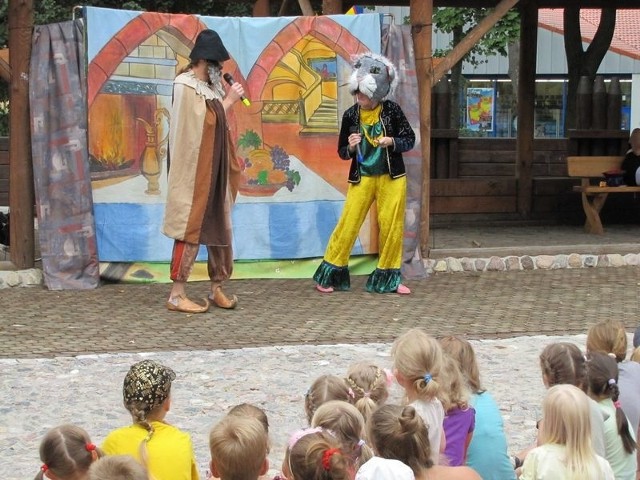 Na koniec dzieci wzięły udział w przedstawieniu teatralnym z Krakowa pt. "Piękna i Bestia", w którym także mogły uczestniczyć, co przyniosło im dużo radości.