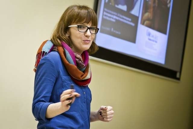 Marta Rogalewska, właścicielka agencji specjalizującej się w marketingu internetowym, podczas spotkania z Geek Girls Carrots (skupia kobiety zainteresowane nowoczes-nymi technologiami), które odbyło się w Wyższej Szkole Bankowej w Bydgoszczy w ramach Św