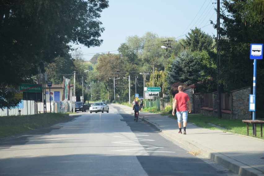 Droga powiatowa prowadząca z Michałowic do Masłomiącej