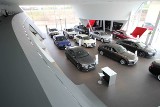 W Poznaniu otwarto największy w Polsce salon marki Audi. Przypomina tor wyścigowy! [ZOBACZ ZDJĘCIA]