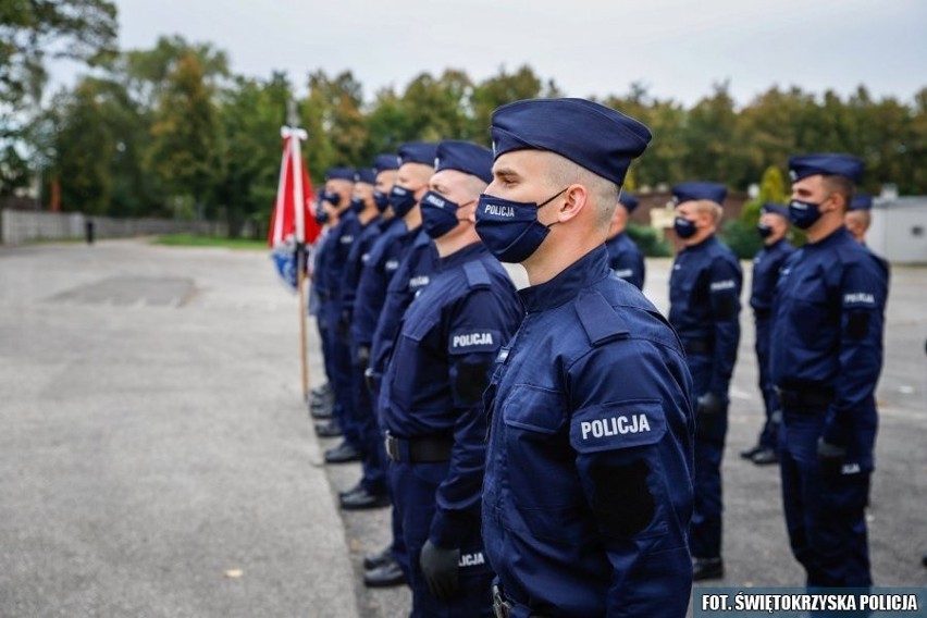 W Kielcach nowi policjanci ślubowali w maseczkach [DUŻO ZDJĘĆ]