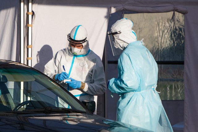 W sobotę uruchomiony został m.in. punkt pobrań wymazów do testów na koronawirusa na parkingu stadionu przy ul. Bułgarskiej.