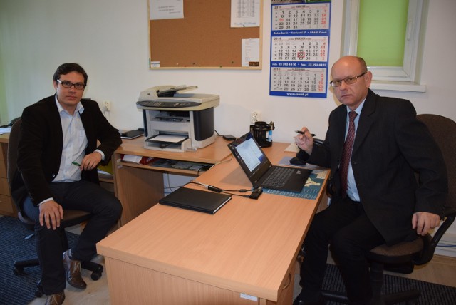 Od lewej Tomasz Stoltmann i Krzysztof Górski - pracownicy biura kontroli UM w Czersku. Stoltmann chce zmienić posadę.
