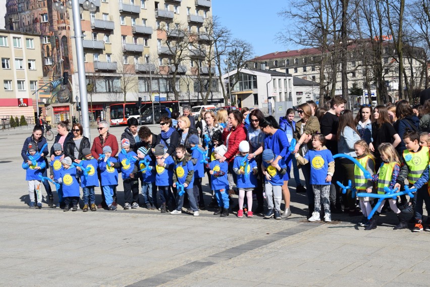 „Przystanek autyzm” to happening w Dzień Autyzmu na placu...