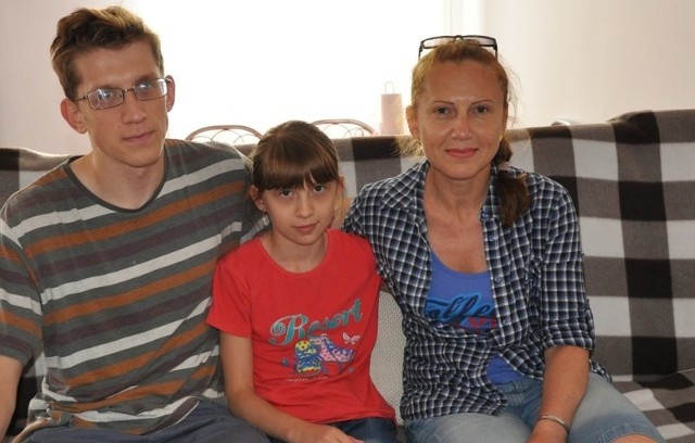 - Przyjazd do Polski to było nasze marzenie, długo czekałam na repatriację - mówi Larysa Wasilewicz, która w kwietniu 2013 roku przyjechała jako repatriantka z Kazachstanu do Polanowic razem z 12-letnią córką Tatianą i 23-letnim synem Nikitą. - W tym roku w kwietniu dołączą do nas moi rodzice Felicja i Leon, których również zaprosiła do siebie gmina Byczyna.