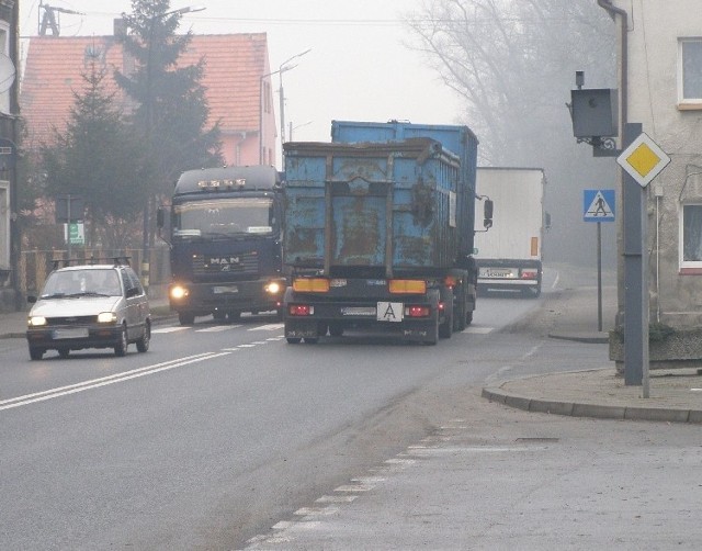 Na niektórych kierowców nawet fotoradary nie działają i prują przez centrum Szlichtyngowej na złamanie karku.