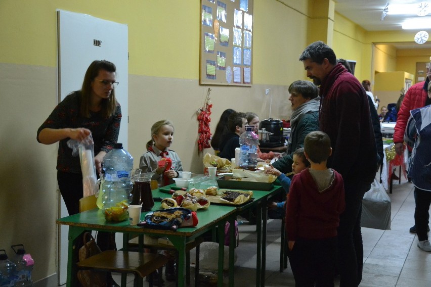 W Zespole Placówek Oświatowych w Wielgiem odbył się charytatywny kiermasz świąteczny. Było wyjątkowo radośnie!