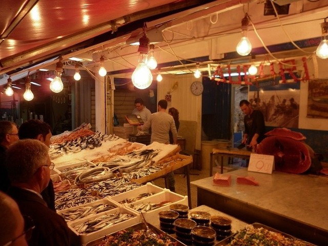 Wieczorem bazary w Palermo zamieniają się w jedną wielką garkuchnię