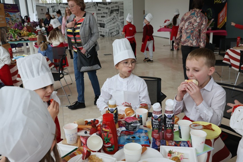 Czeski przysmak na polskim stole. Jogurty i desery na Europejskim Śniadaniu w redakcji Dziennika Zachodniego