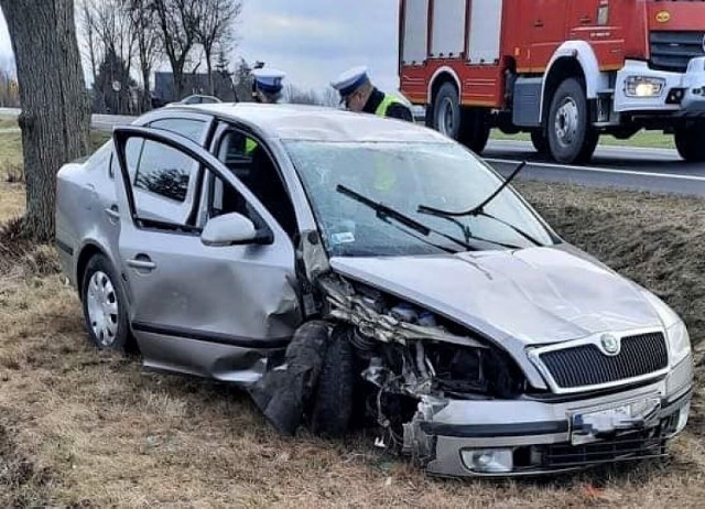 Wczoraj (20 lutego) około godziny 15. na DK 91 w powiecie kutnowskim doszło do groźnego zdarzenia drogowego, w wyniku którego dwoje dzieci trafiło do szpitala.