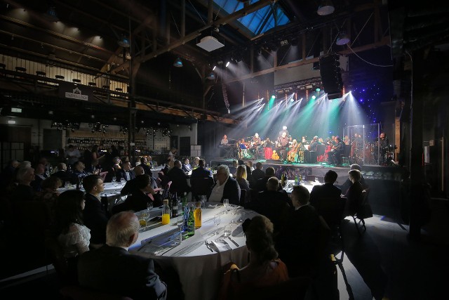 Fabryka Lloyda - koncert w wyremontowanej hali dawnej stoczni. Publiczność i muzycy chwalą sobie ten klimat