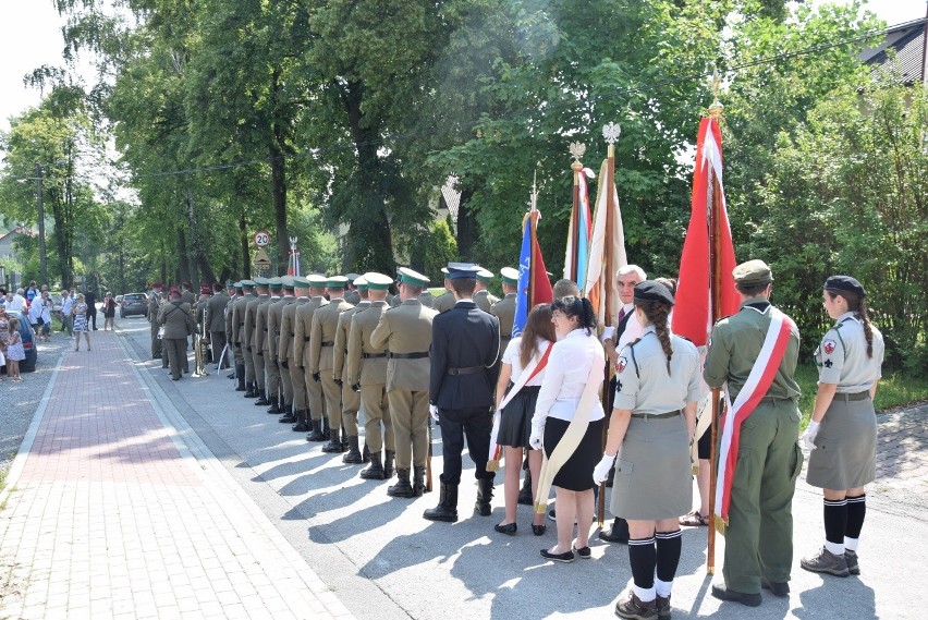 Hołd dla 30 ofiar pacyfikacji Radwanowic w miejscu kaźni hitlerowskiej. Wspomnienia bestialskiego mordu [ZDJĘCIA] 