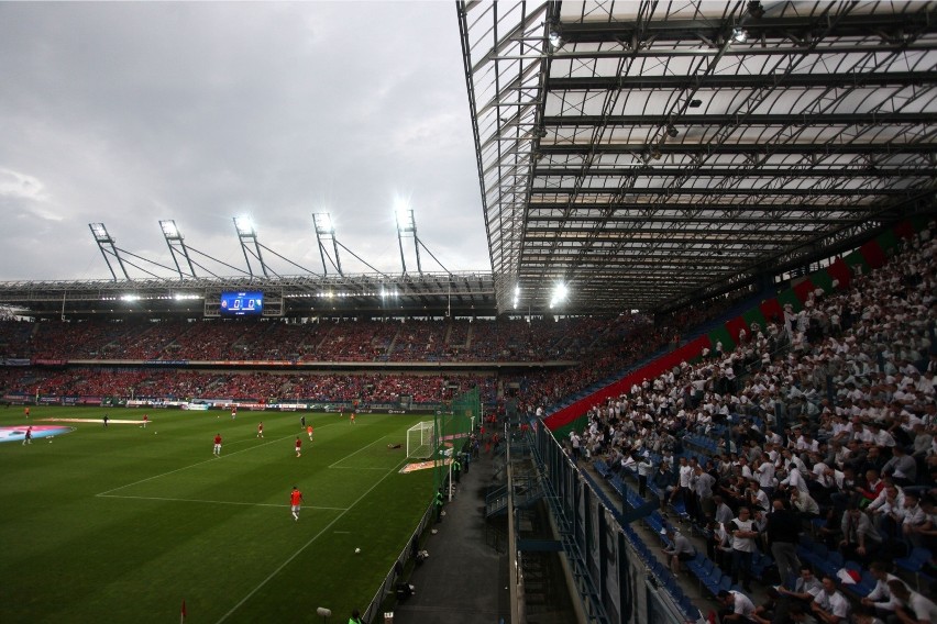 Kraków. Miasto podpisało umowę na biura i parkingi na stadionie Wisły, zanim jeszcze zaczęły się konsultacje 