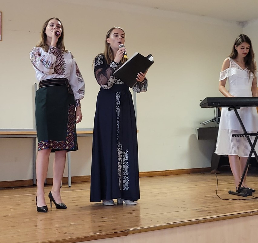 Dobroczynny koncert zespołu ,,Zbrucz " w Gorzyczanach połączony z akcją pomocy dla Ukrainy. Zobacz zdjęcia