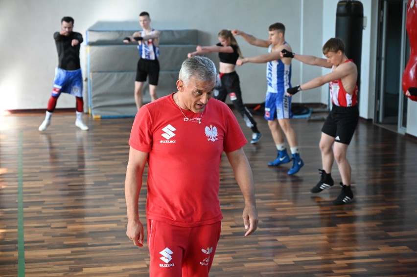 Wojciech Bartnik poprowadził otwarty trening w klubie RUSHH Kielce. Spotkał się tez z uczniami świętokrzyskich szkół. Zobacz zdjęcia 