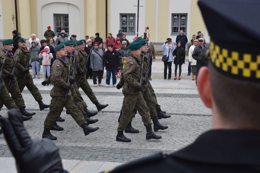 Dzień Flagi w Białymstoku. Był pokaz musztry oraz...