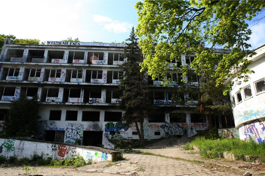 Ruiny byłego sanatorium "Zdrowie" w Orłowie. Rok 2015.