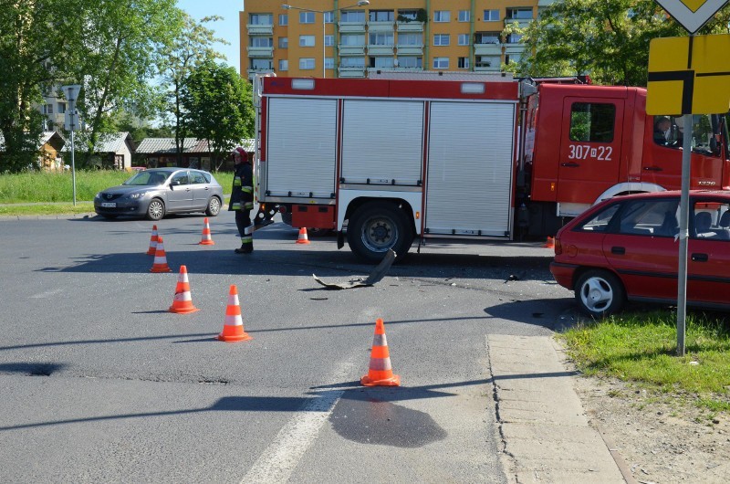 Wrocław: Wypadek na ul. Bystrzyckiej. Trzy osoby zostały ranne (ZDJĘCIA)