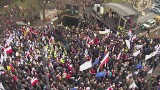 KOD solidarny z Wałęsą. Nawet 80 tys. manifestowało pod hasłem "My, naród" w Warszawie