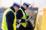 W Siniarzewie kierowca chciał przekupić policjantów, bo dostał mandat za przekroczenie prędkości