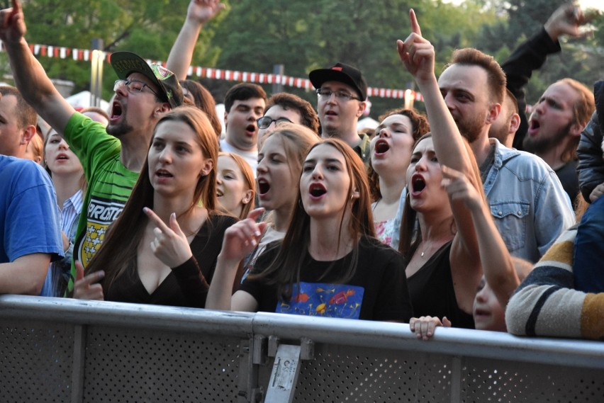 Dni Chrzanowa 2019. Gwiazda wieczoru zespół Łąki Łan porwał publiczność do zabawy [ZDJĘCIA] 