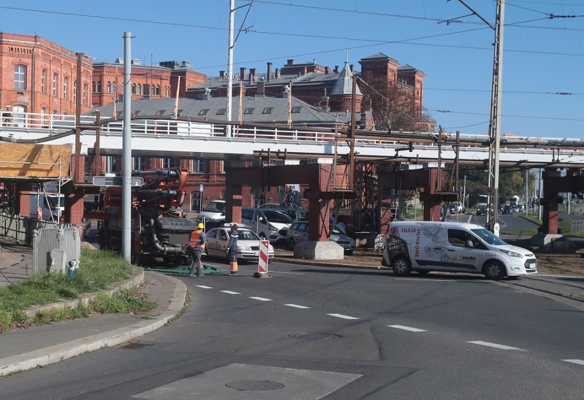 Trwają prace na wiadukcie nad ulicą Kolumba w Szczecinie....