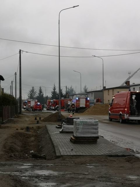 Pożar zakładu produkującego znicze w Starogardzie Gdańskim....