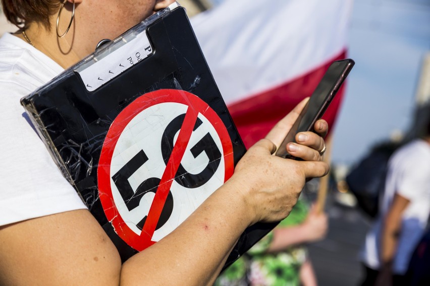 Protesty przeciwko technologii 5G odbyły się w kilku...