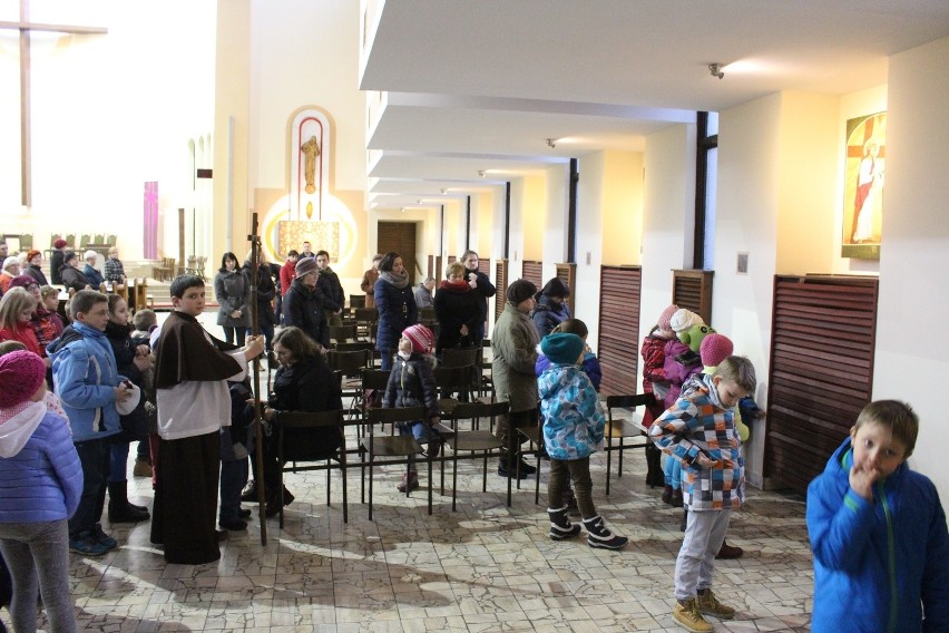 Droga krzyżowa w Chorzowie w parafii św. Franciszka z Asyżu