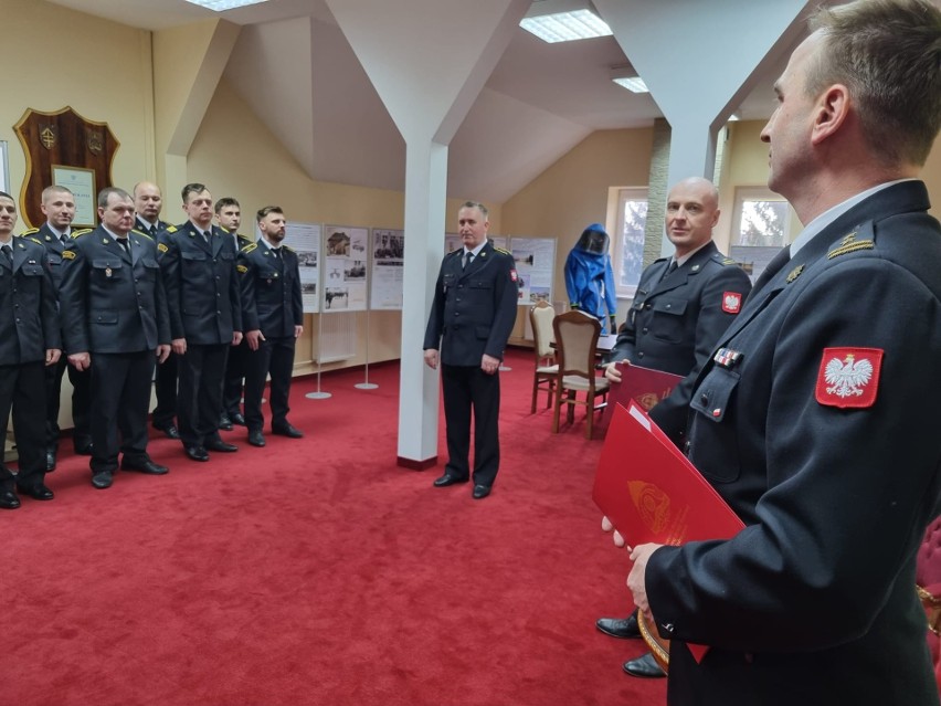 Zmiany w Komendzie Powiatowej Państwowej Straży Pożarnej w Jędrzejowie. Jerzy Stępień na emeryturze, są nowi dowódcy