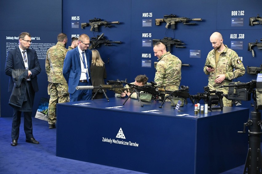 Polska Grupa Zbrojeniowa na Targach POLSECURE w Kielcach. Prezentuje najnowsze produkty i imponujące maszyny. Zobaczcie film i zdjęcia