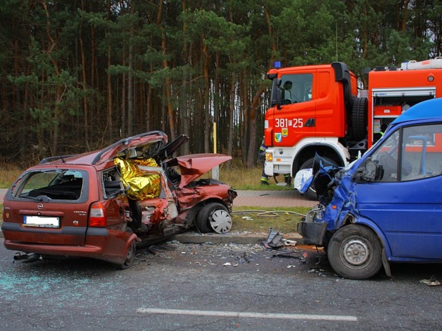 W wypadku na ul. Przemysłowej w Nowej Soli zginęły trzy osoby.